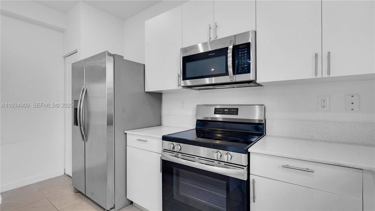 For Rent: $2,800 (3 beds, 2 baths, 1812 Square Feet)