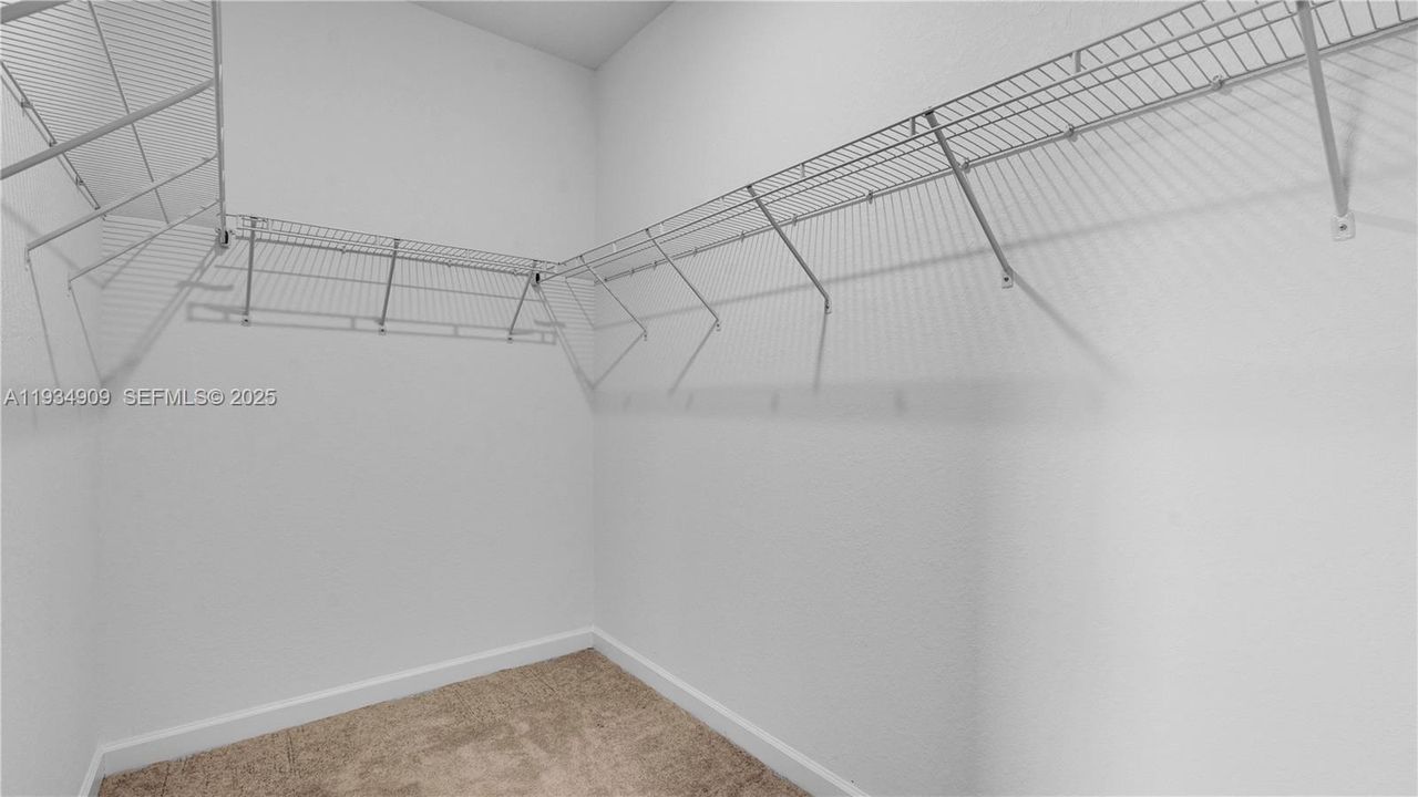 For Rent: $2,800 (3 beds, 2 baths, 1812 Square Feet)