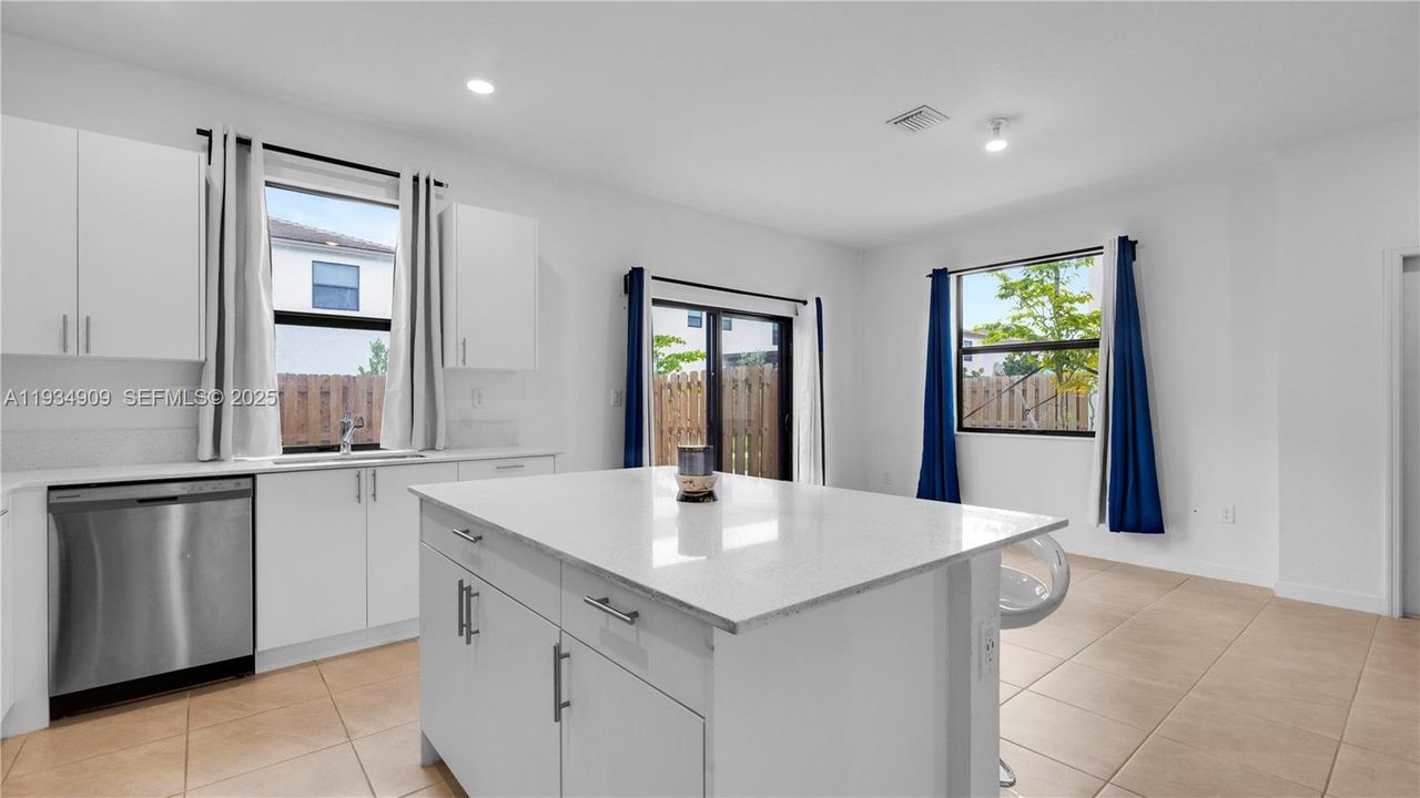 For Rent: $2,800 (3 beds, 2 baths, 1812 Square Feet)