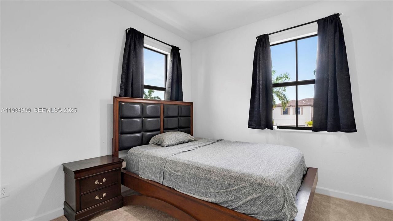 For Rent: $2,800 (3 beds, 2 baths, 1812 Square Feet)