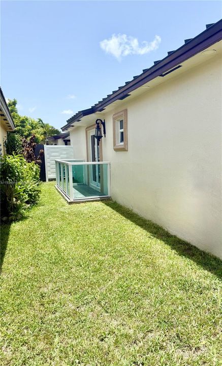 En Venta: $559,000 (4 camas, 2 baños, 1642 Pies cuadrados)