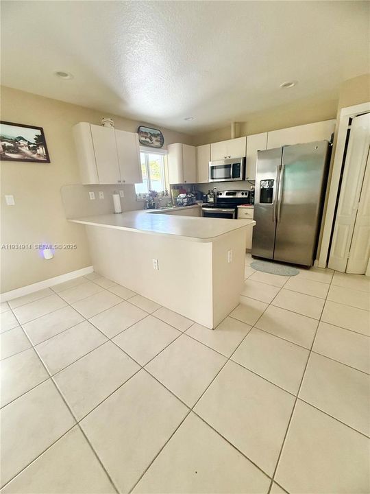 En Venta: $559,000 (4 camas, 2 baños, 1642 Pies cuadrados)