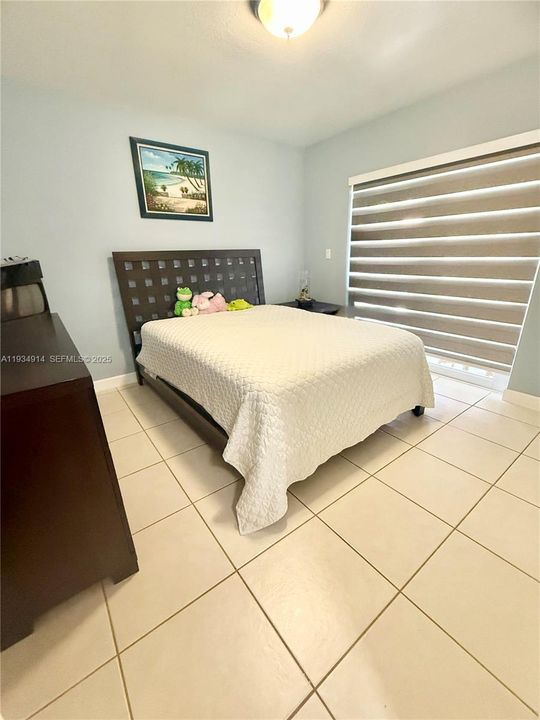 En Venta: $559,000 (4 camas, 2 baños, 1642 Pies cuadrados)