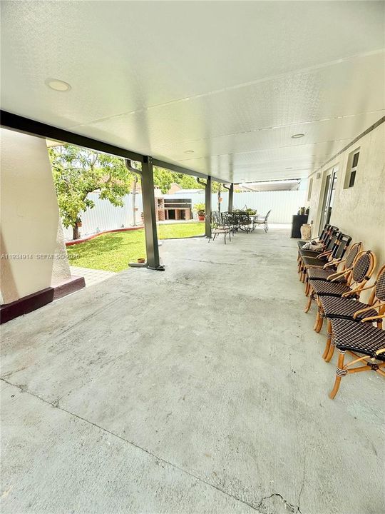 En Venta: $559,000 (4 camas, 2 baños, 1642 Pies cuadrados)