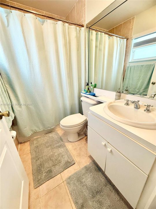 En Venta: $559,000 (4 camas, 2 baños, 1642 Pies cuadrados)