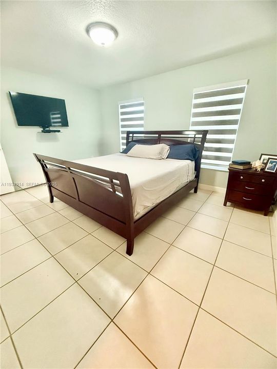 En Venta: $559,000 (4 camas, 2 baños, 1642 Pies cuadrados)