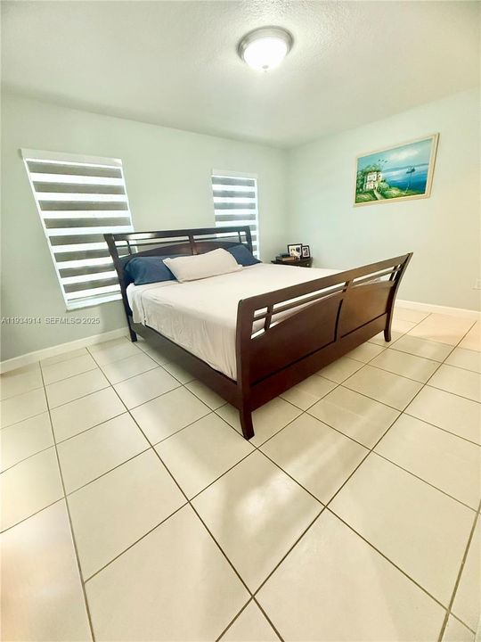 En Venta: $559,000 (4 camas, 2 baños, 1642 Pies cuadrados)