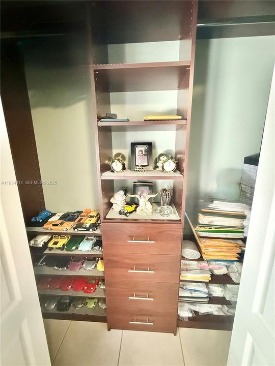 En Venta: $559,000 (4 camas, 2 baños, 1642 Pies cuadrados)