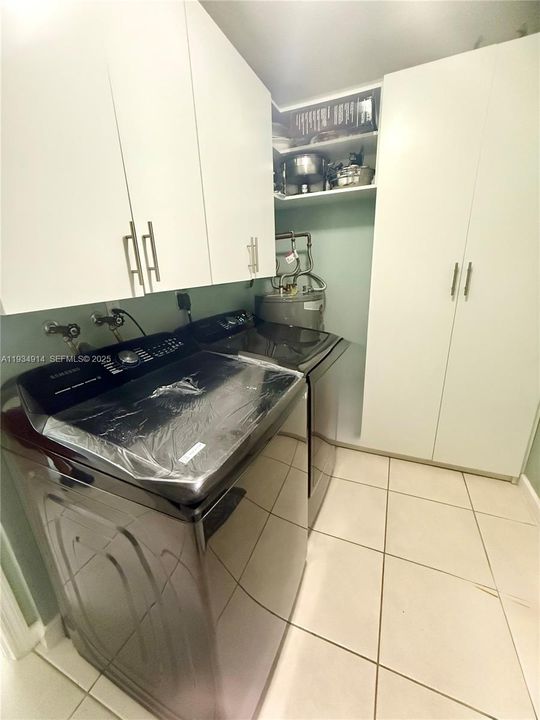 En Venta: $559,000 (4 camas, 2 baños, 1642 Pies cuadrados)