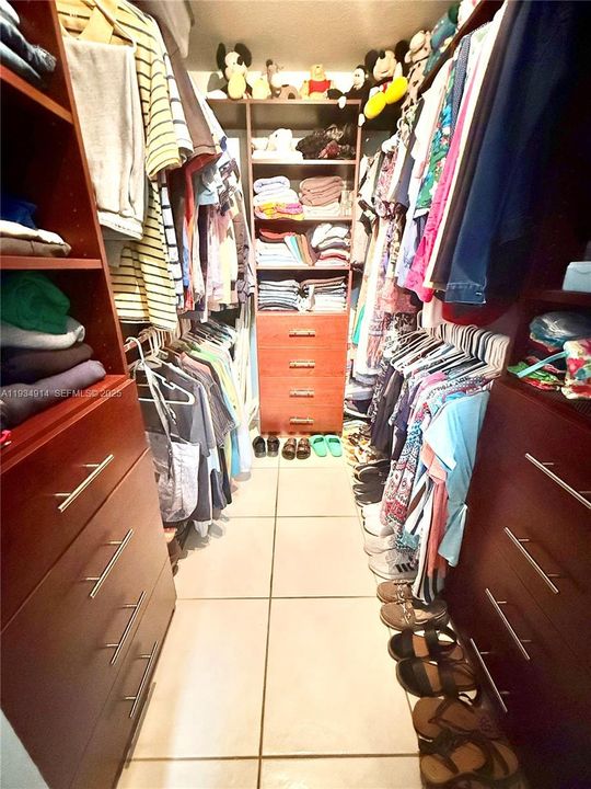 En Venta: $559,000 (4 camas, 2 baños, 1642 Pies cuadrados)