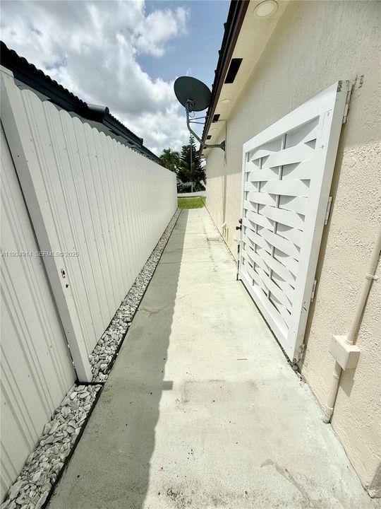 En Venta: $559,000 (4 camas, 2 baños, 1642 Pies cuadrados)