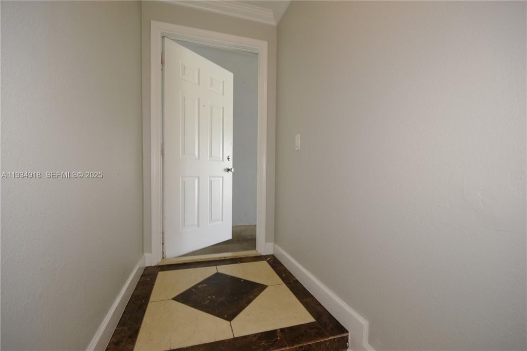 1410 NE 53 st 202 1/1 water view