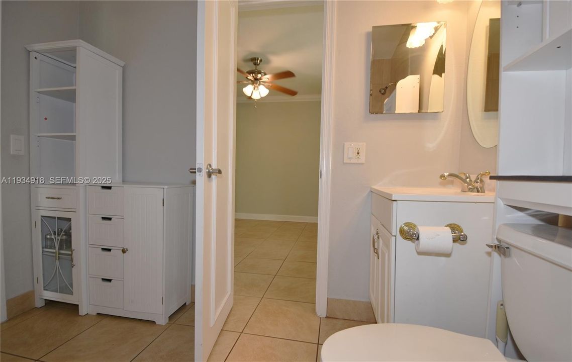 1410 NE 53 st 202 1/1 water view