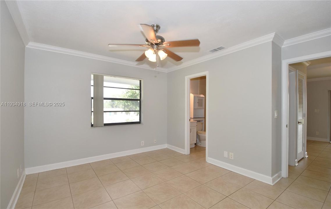 1410 NE 53 st 202 1/1 water view