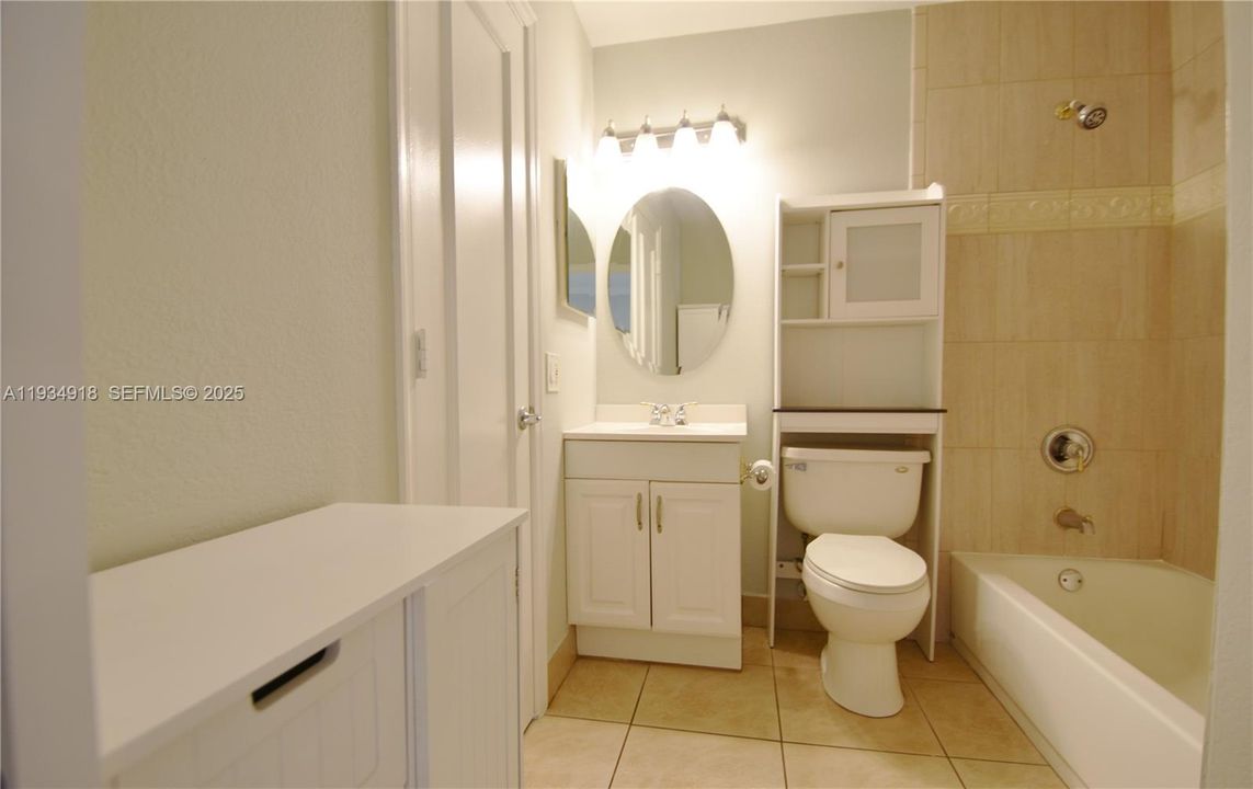 1410 NE 53 st 202 1/1 water view