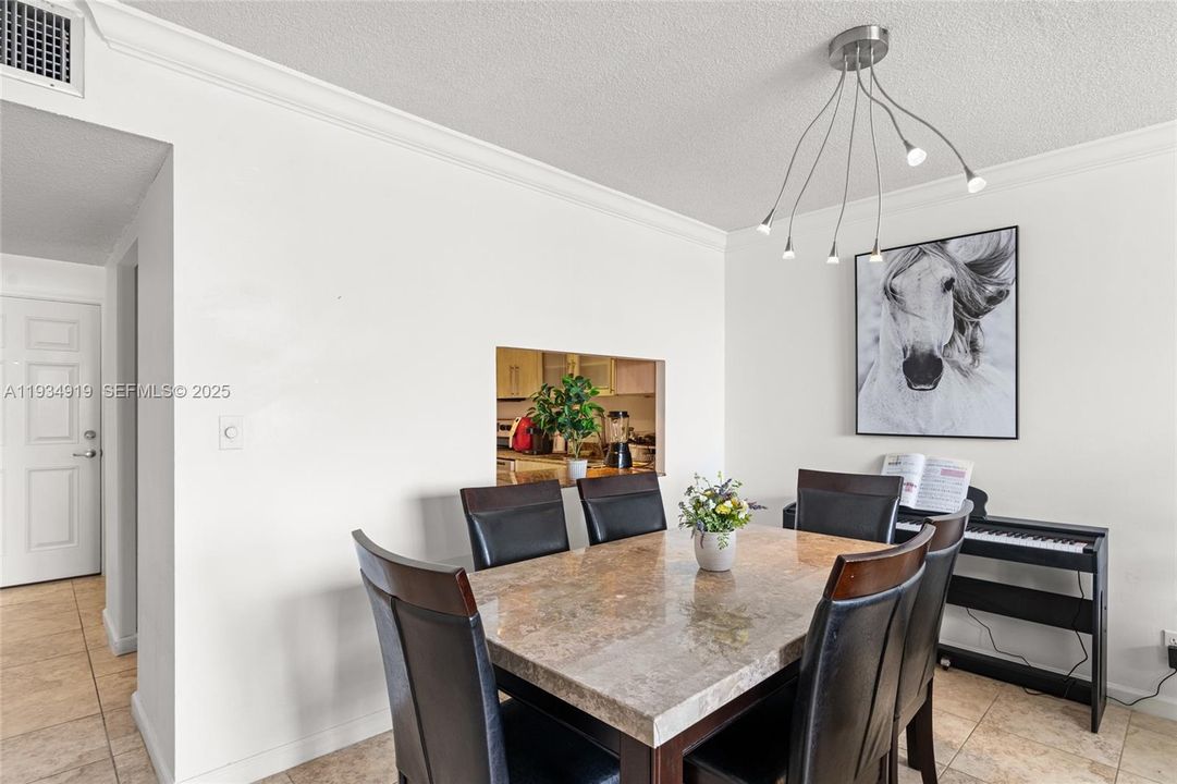 For Sale: $155,000 (1 beds, 1 baths, 830 Square Feet)