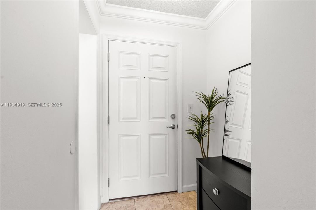 For Sale: $155,000 (1 beds, 1 baths, 830 Square Feet)