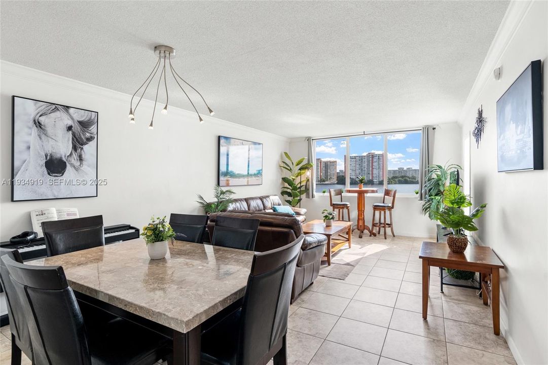 For Sale: $155,000 (1 beds, 1 baths, 830 Square Feet)