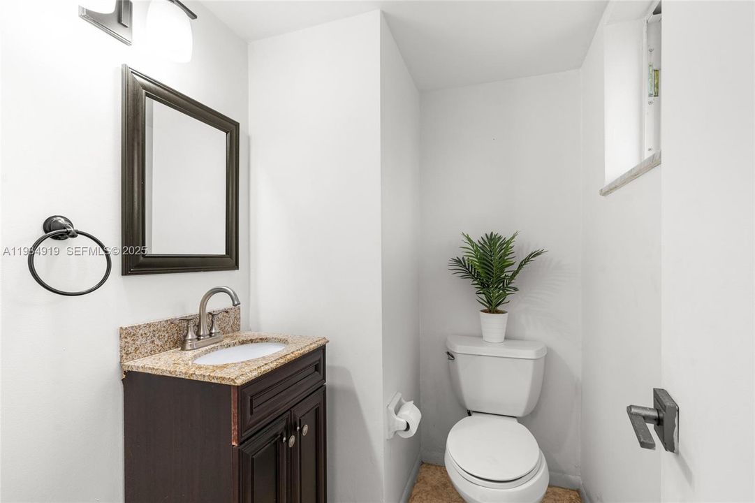 For Sale: $155,000 (1 beds, 1 baths, 830 Square Feet)