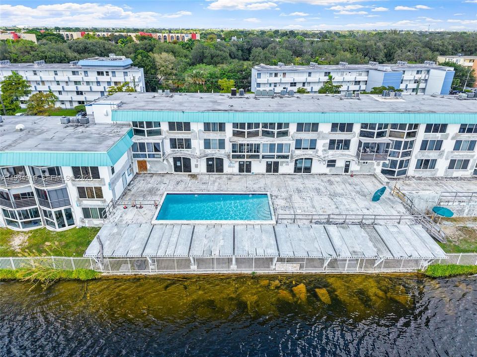 For Sale: $155,000 (1 beds, 1 baths, 830 Square Feet)