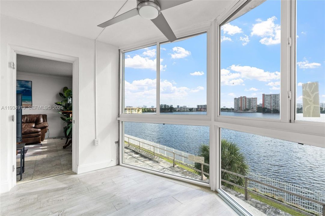 For Sale: $155,000 (1 beds, 1 baths, 830 Square Feet)