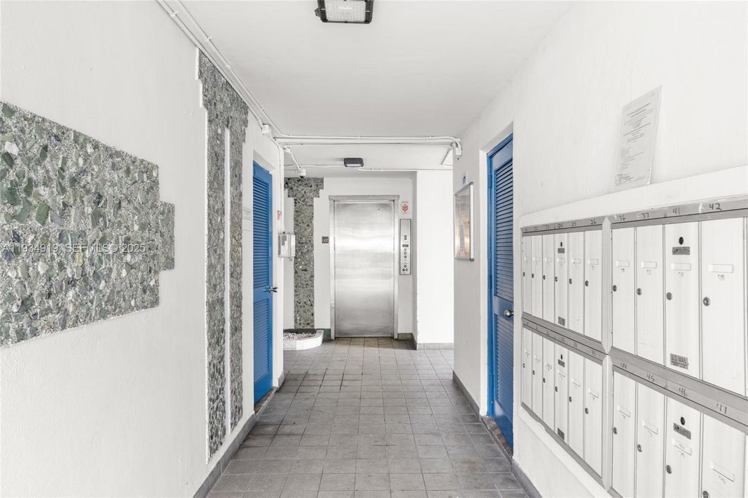 For Sale: $155,000 (1 beds, 1 baths, 830 Square Feet)