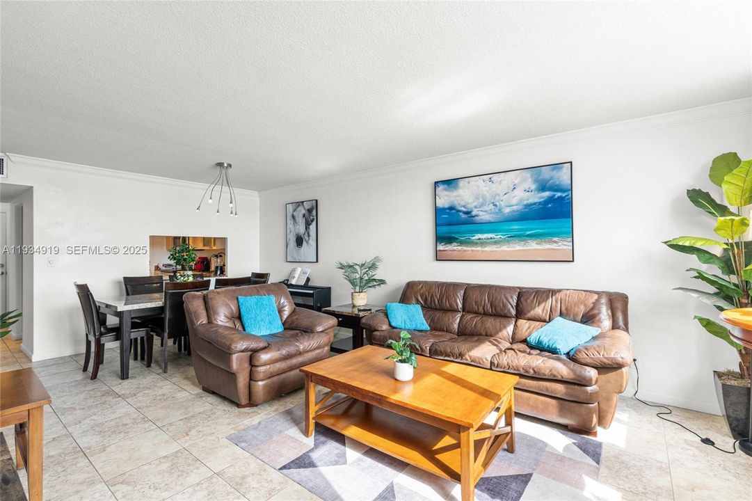 For Sale: $155,000 (1 beds, 1 baths, 830 Square Feet)