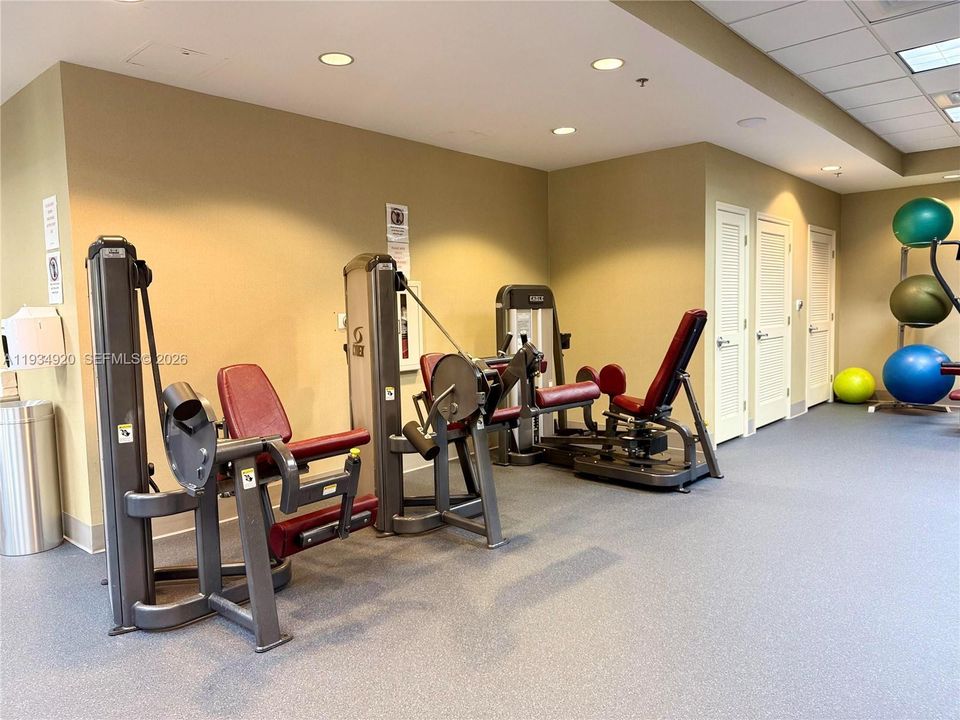 For Sale: $408,000 (2 beds, 2 baths, 1209 Square Feet)