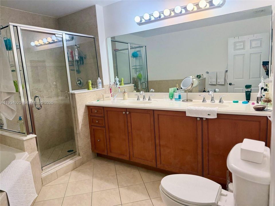 For Sale: $408,000 (2 beds, 2 baths, 1209 Square Feet)