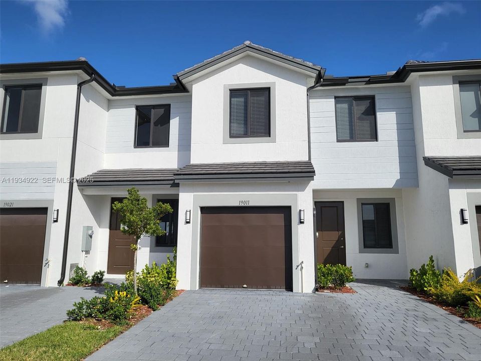 For Rent: $2,400 (3 beds, 2 baths, 0 Square Feet)