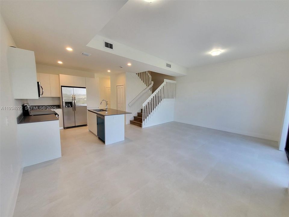 For Rent: $2,400 (3 beds, 2 baths, 0 Square Feet)