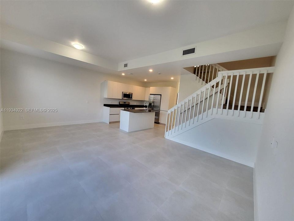 For Rent: $2,400 (3 beds, 2 baths, 0 Square Feet)