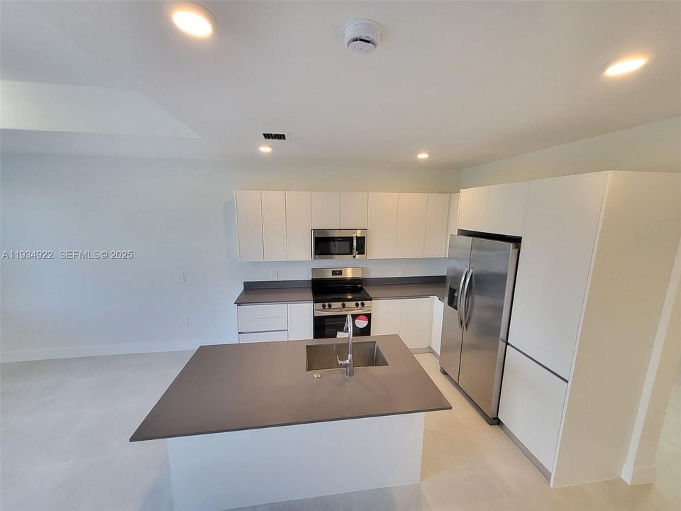 For Rent: $2,400 (3 beds, 2 baths, 0 Square Feet)