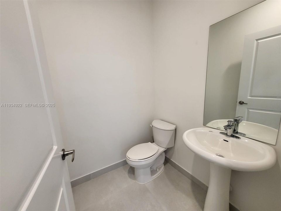 For Rent: $2,400 (3 beds, 2 baths, 0 Square Feet)