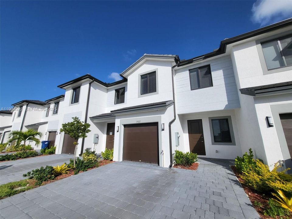 For Rent: $2,400 (3 beds, 2 baths, 0 Square Feet)