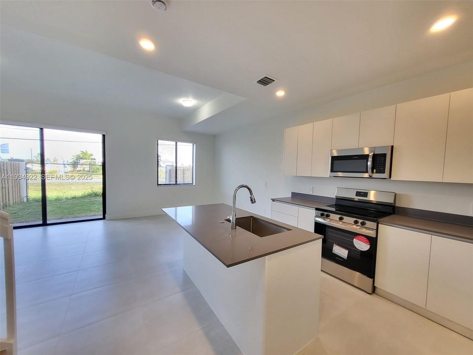 For Rent: $2,400 (3 beds, 2 baths, 0 Square Feet)