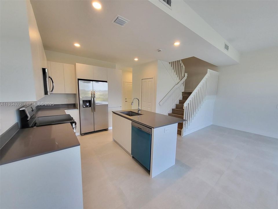 For Rent: $2,400 (3 beds, 2 baths, 0 Square Feet)