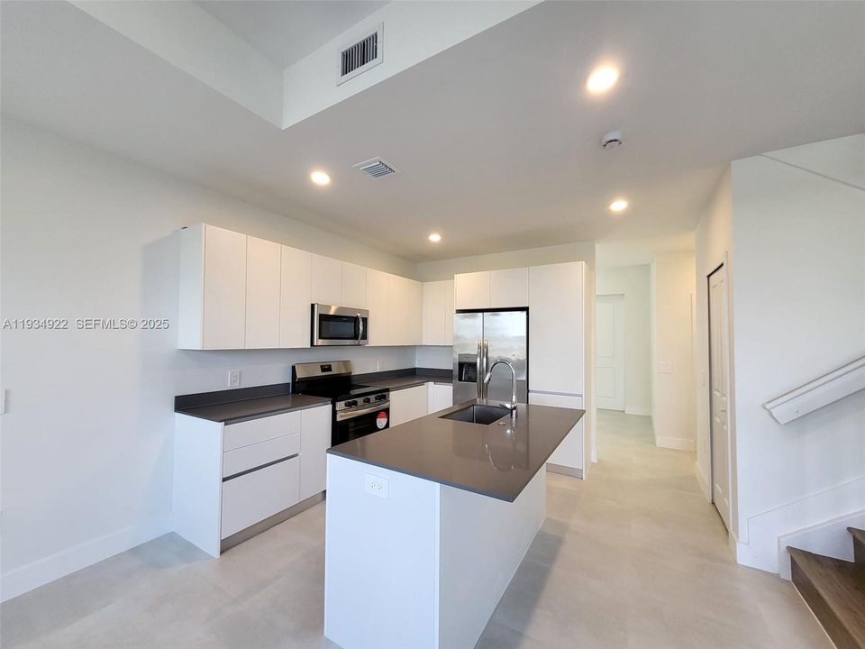 For Rent: $2,400 (3 beds, 2 baths, 0 Square Feet)