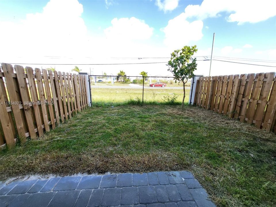 For Rent: $2,400 (3 beds, 2 baths, 0 Square Feet)