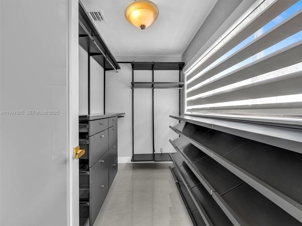 В аренду: $8,000 (2 спален, 2 ванн, 1456 Квадратных фут)