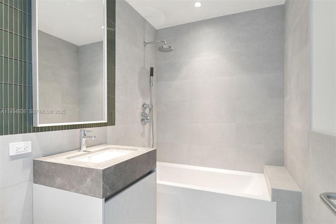 For Rent: $30,000 (3 beds, 3 baths, 1990 Square Feet)