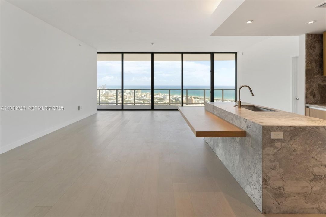 For Rent: $30,000 (3 beds, 3 baths, 1990 Square Feet)