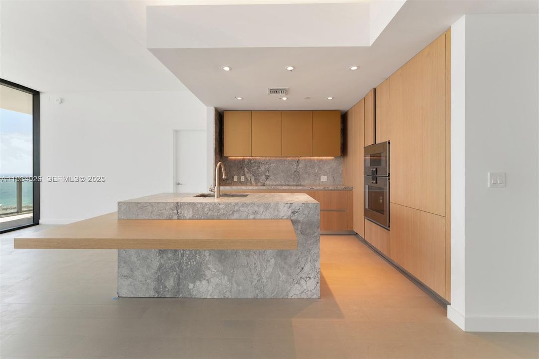 For Rent: $30,000 (3 beds, 3 baths, 1990 Square Feet)