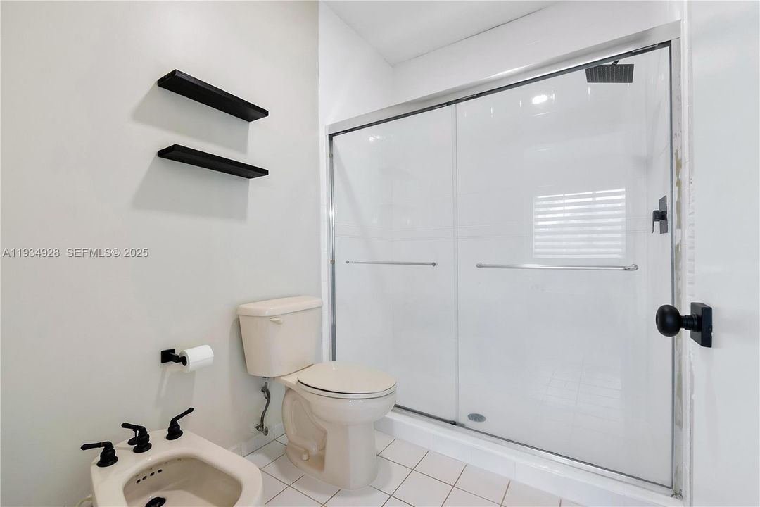 В аренду: $3,500 (3 спален, 2 ванн, 2015 Квадратных фут)