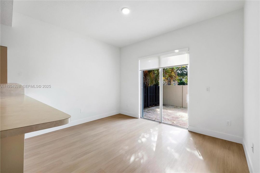 В аренду: $3,500 (3 спален, 2 ванн, 2015 Квадратных фут)