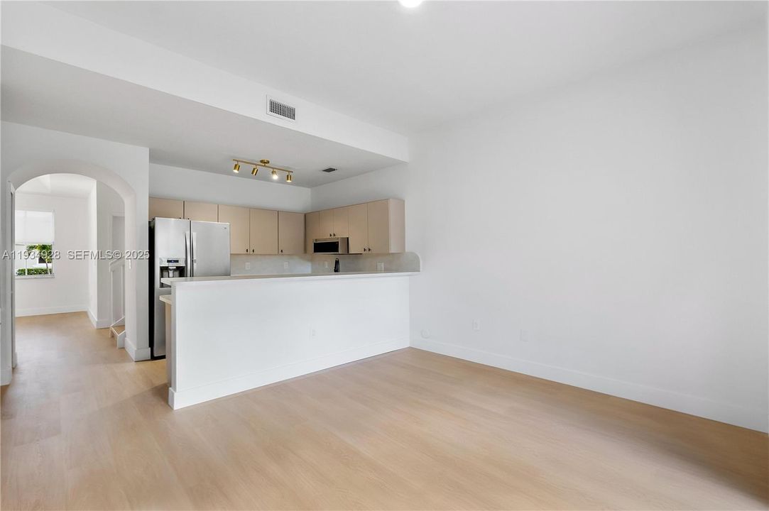 В аренду: $3,500 (3 спален, 2 ванн, 2015 Квадратных фут)