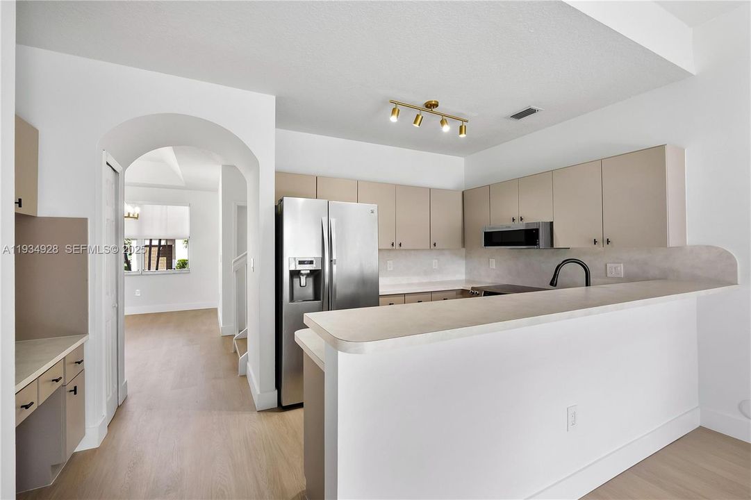 В аренду: $3,500 (3 спален, 2 ванн, 2015 Квадратных фут)