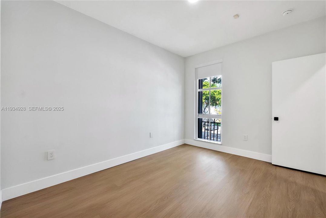 В аренду: $3,500 (3 спален, 2 ванн, 2015 Квадратных фут)