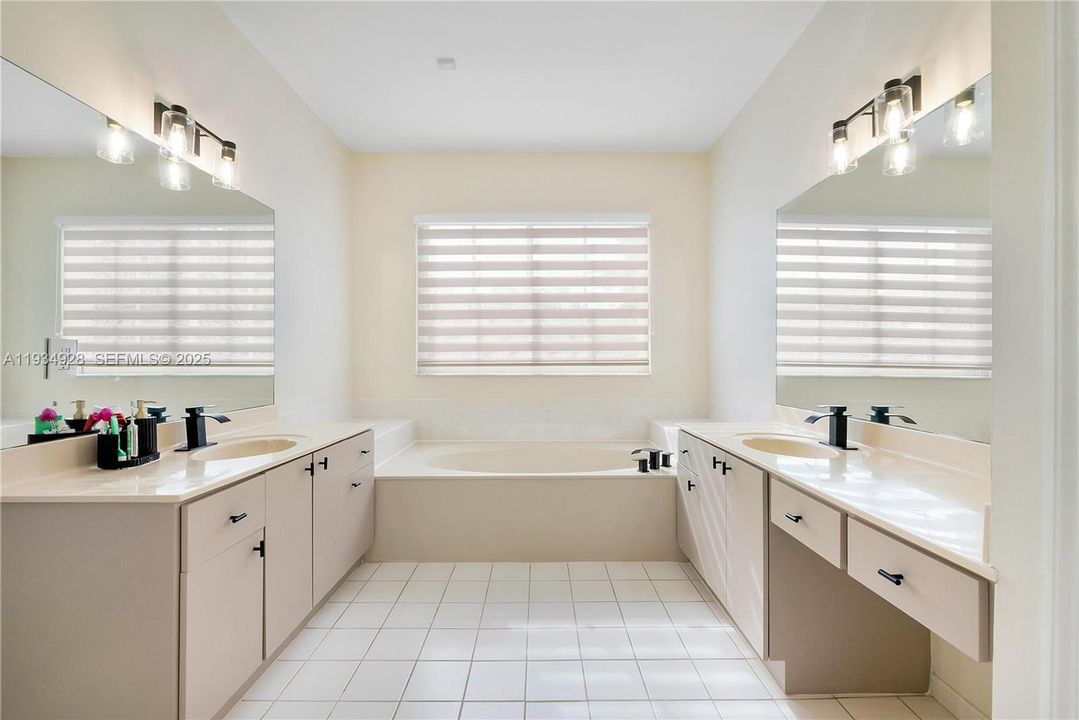 В аренду: $3,500 (3 спален, 2 ванн, 2015 Квадратных фут)