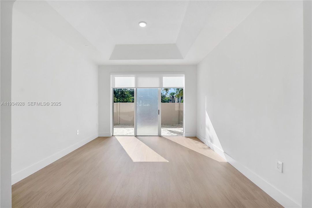 В аренду: $3,500 (3 спален, 2 ванн, 2015 Квадратных фут)